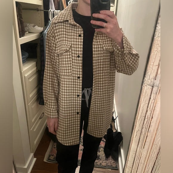 -SOLD- Neutral Houndstooth Shacket - Picture 5 of 7